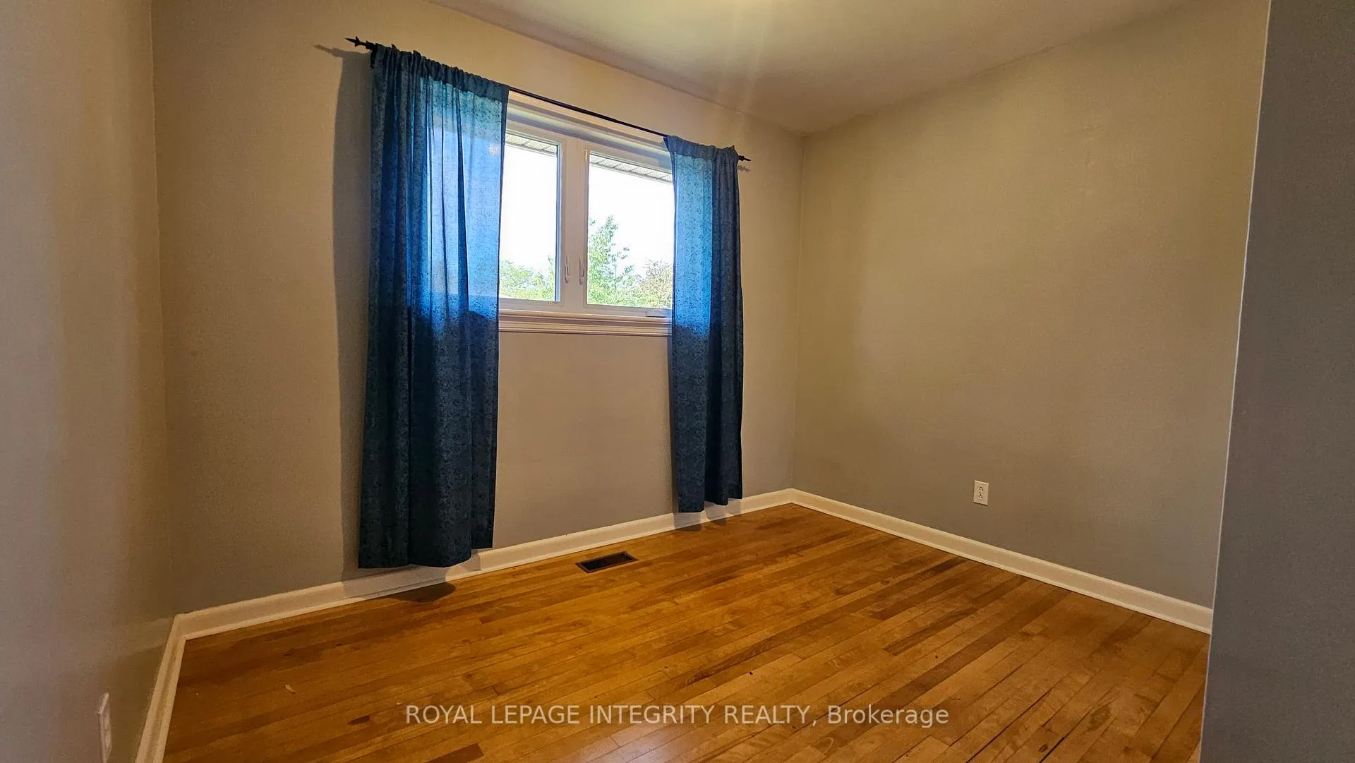 Photo 8 of 1764 Gage Crescent, Ottawa, Bel Air Heights — HOMEH