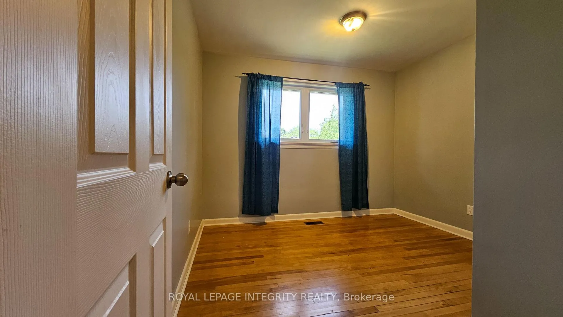 Photo 9 of 1764 Gage Crescent, Ottawa, Bel Air Heights — HOMEH