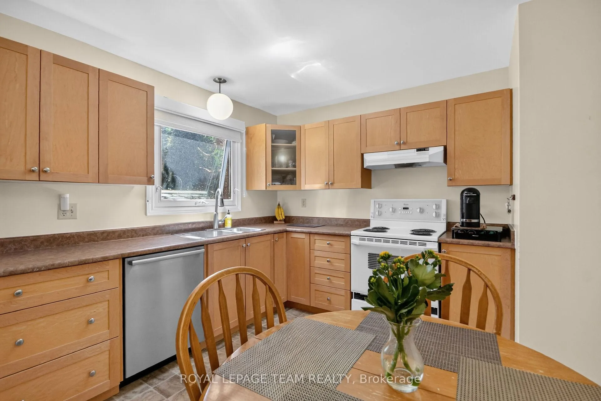 Photo 13 of 3 Haywood Crescent, Ottawa, Kanata - Katimavik — HOMEH