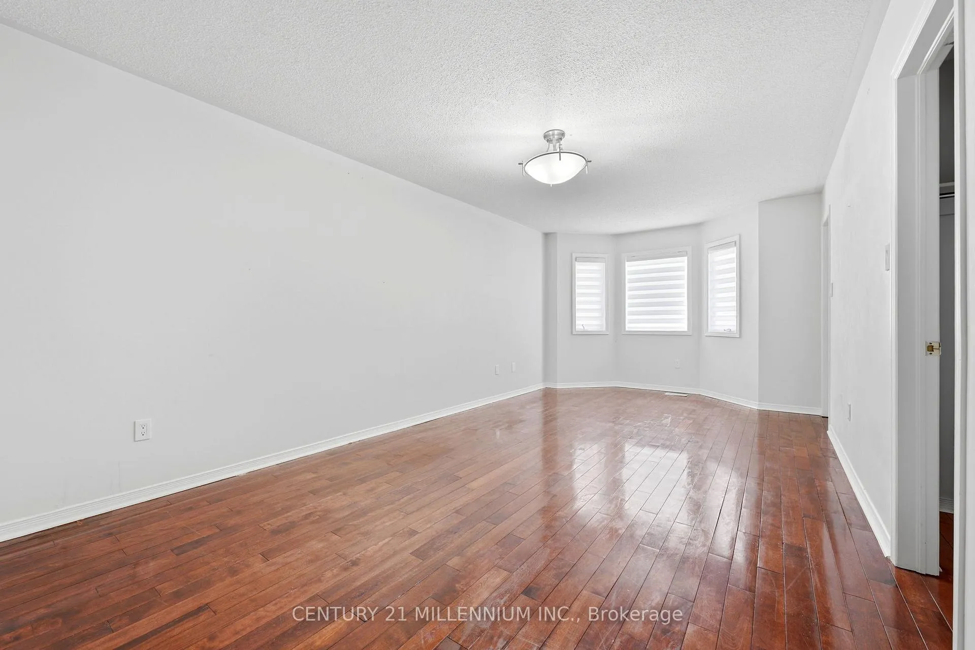 Photo 12 of 23 Elk Street, Brampton, Sandringham-Wellington — HOMEH
