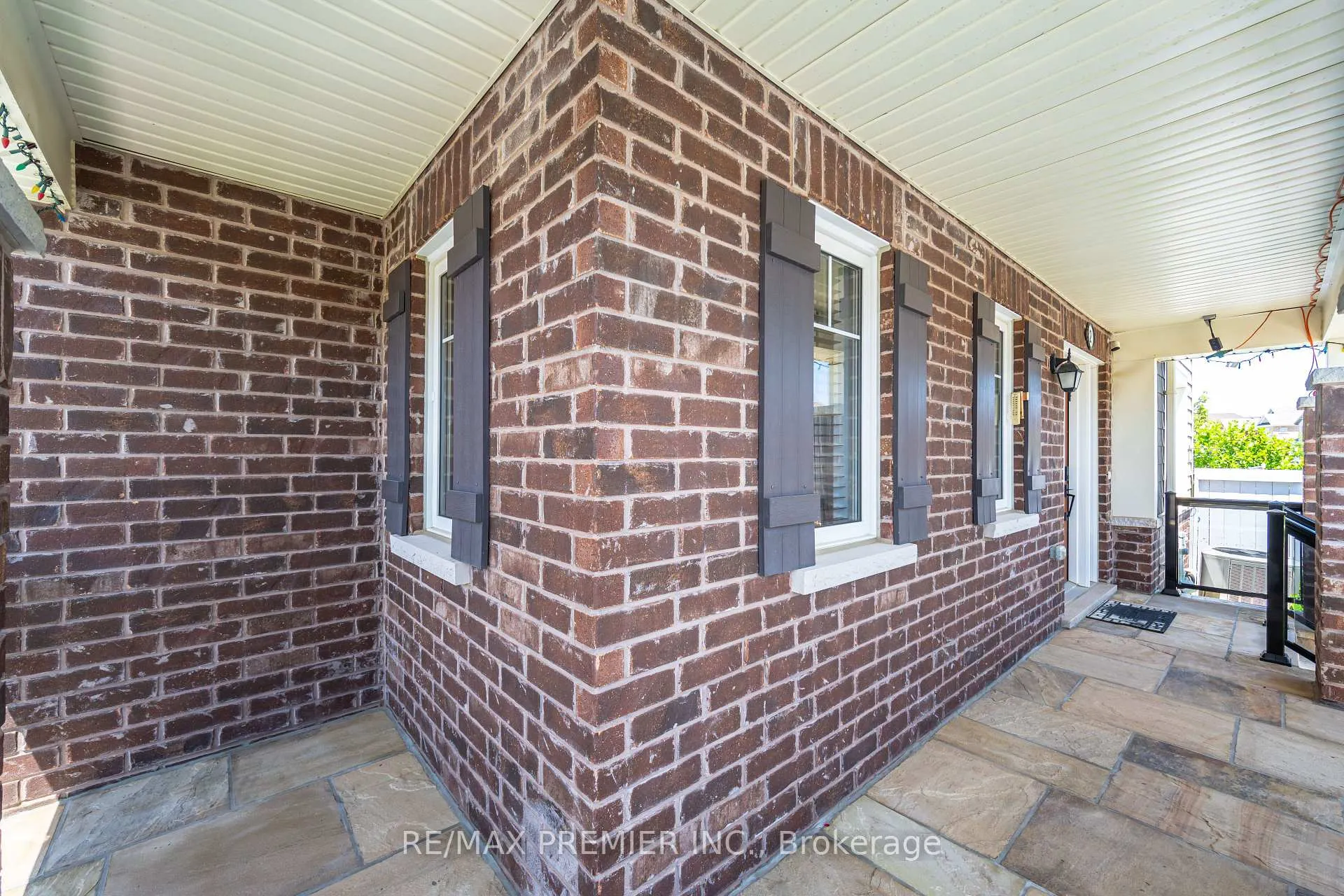 Photo 4 of 2 Tribune Drive, Brampton, Northwest Brampton — HOMEH