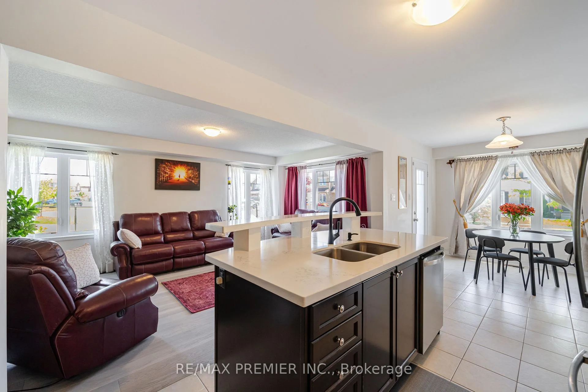 Photo 11 of 2 Tribune Drive, Brampton, Northwest Brampton — HOMEH
