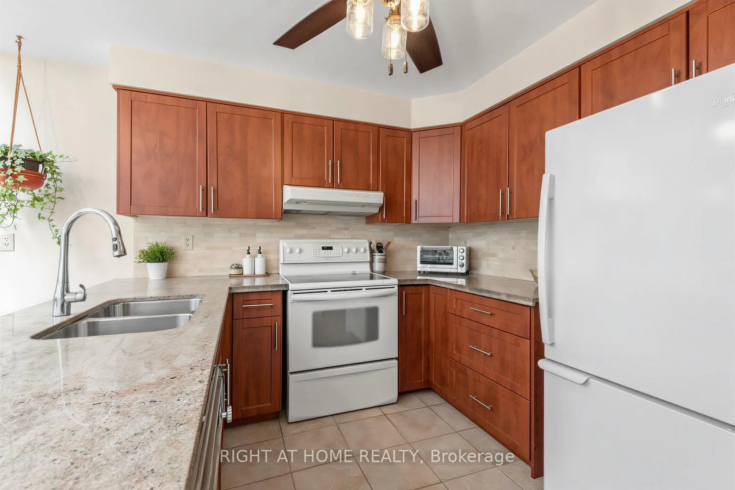 Photo 13 of 10 Parklawn Crescent, Markham, Thornlea — HOMEH