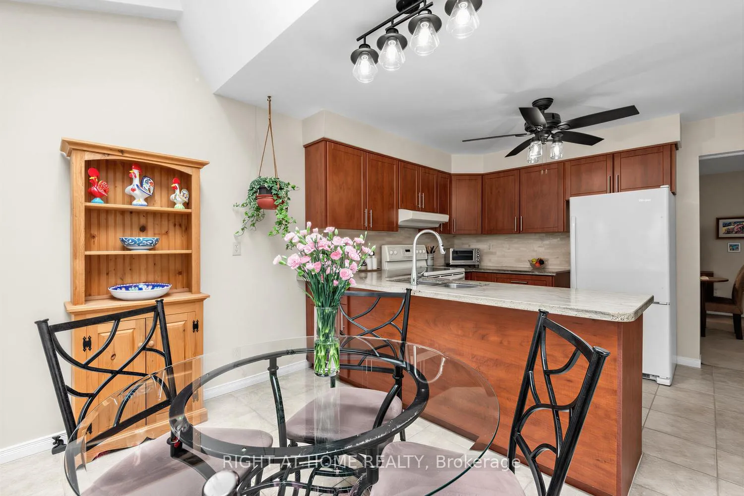 Photo 16 of 10 Parklawn Crescent, Markham, Thornlea — HOMEH