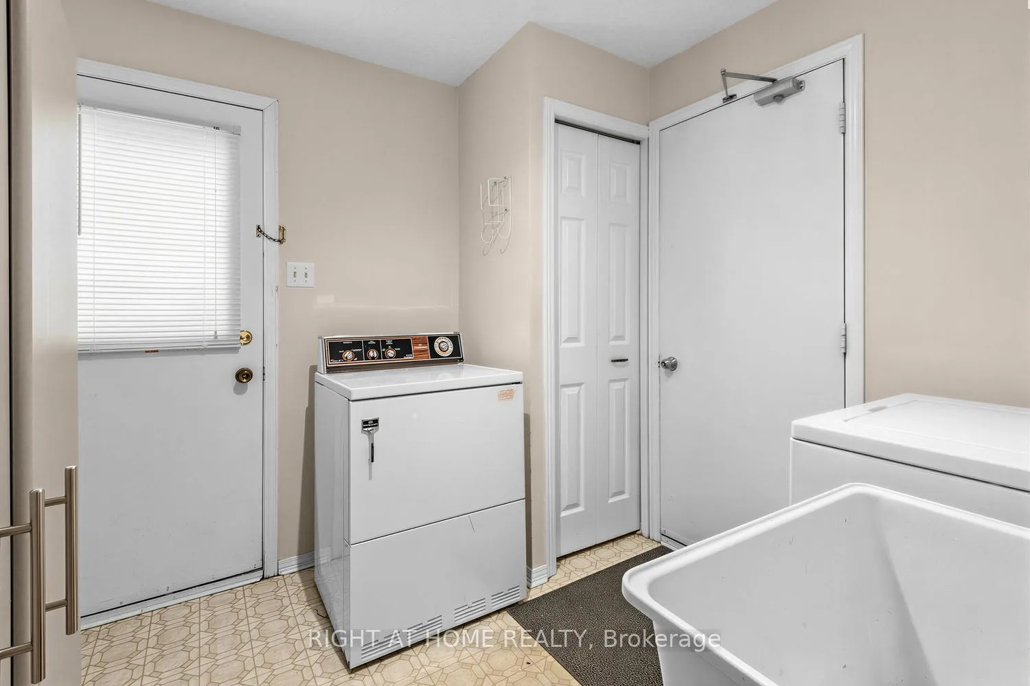 Photo 22 of 10 Parklawn Crescent, Markham, Thornlea — HOMEH