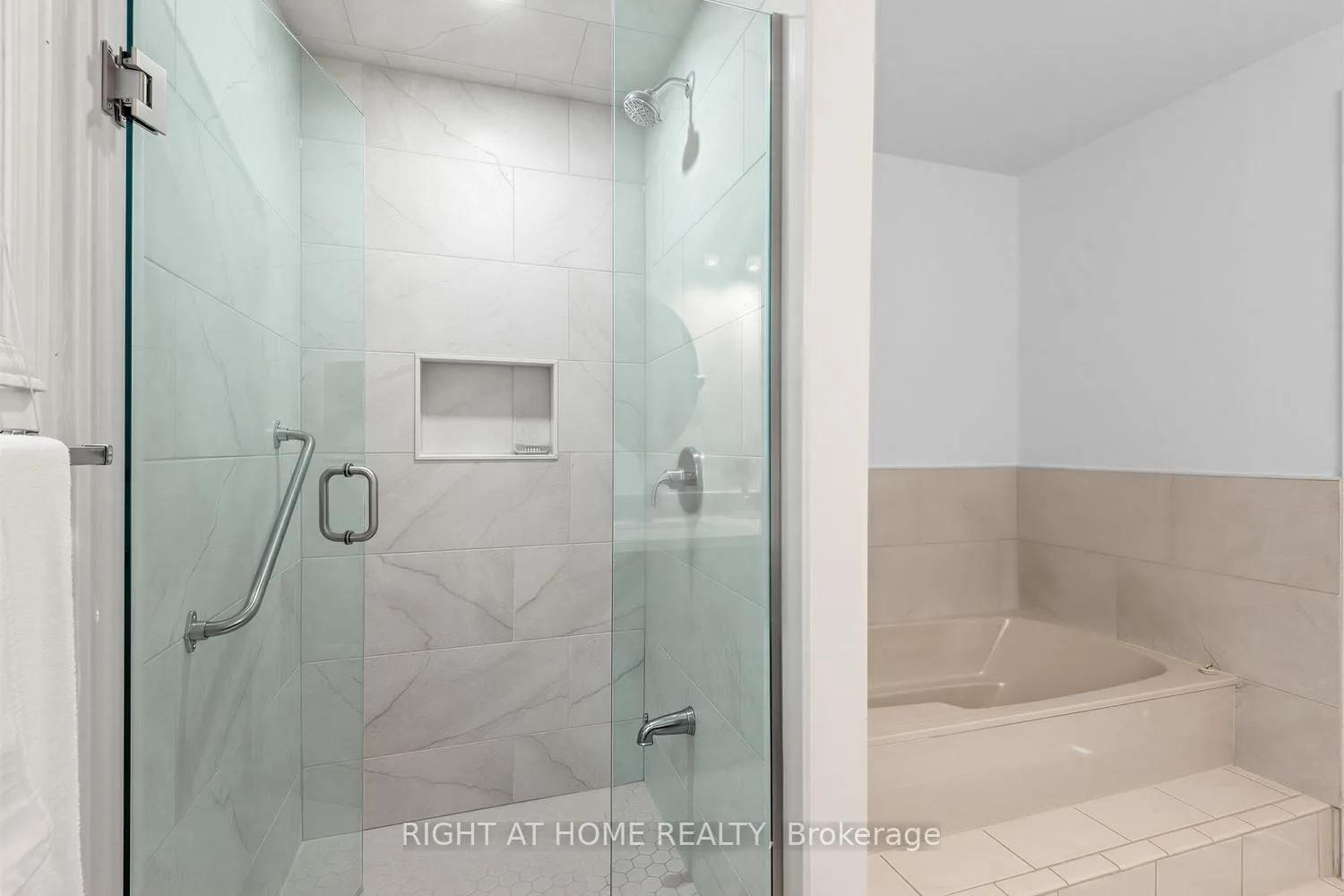 Photo 27 of 10 Parklawn Crescent, Markham, Thornlea — HOMEH