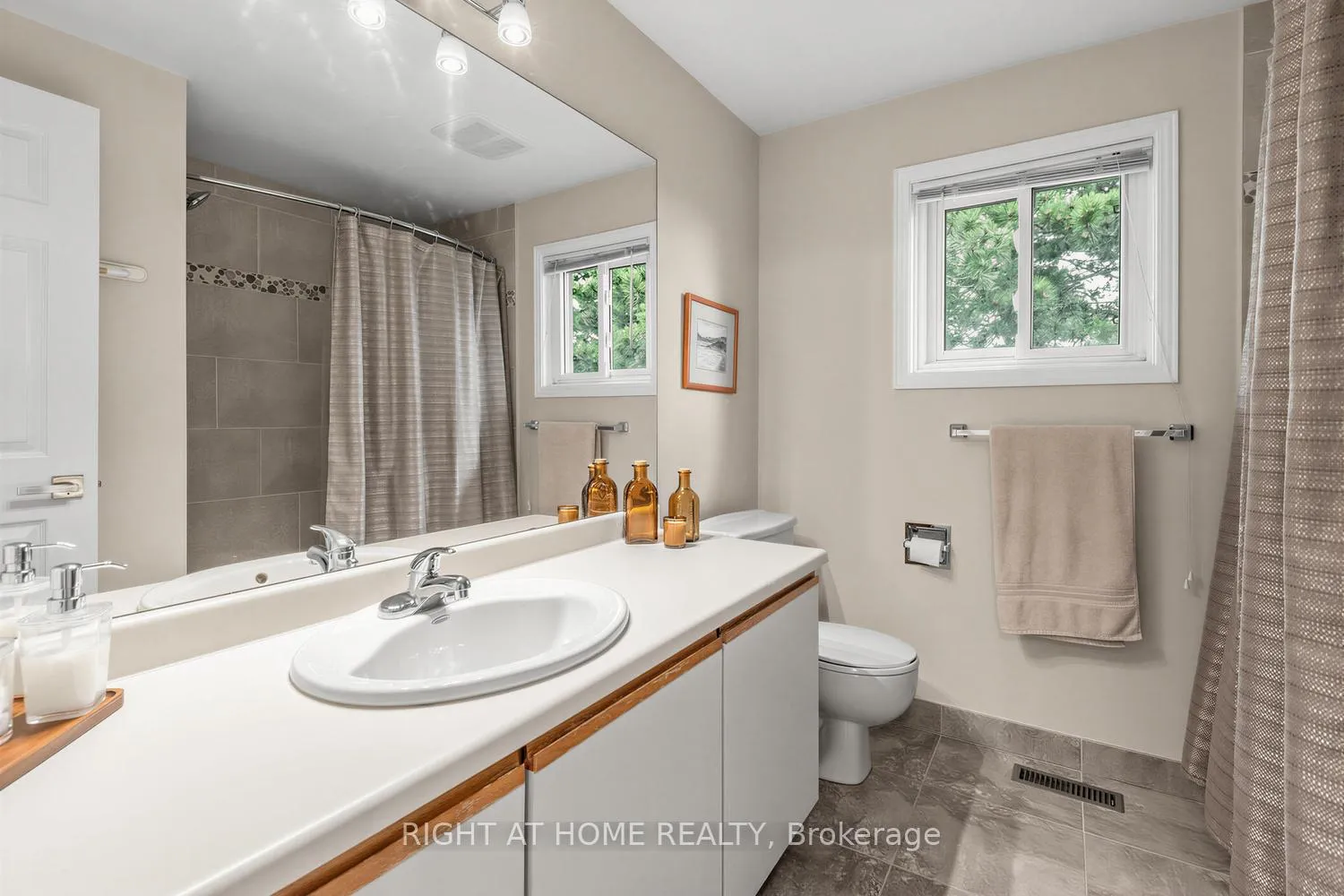 Photo 30 of 10 Parklawn Crescent, Markham, Thornlea — HOMEH
