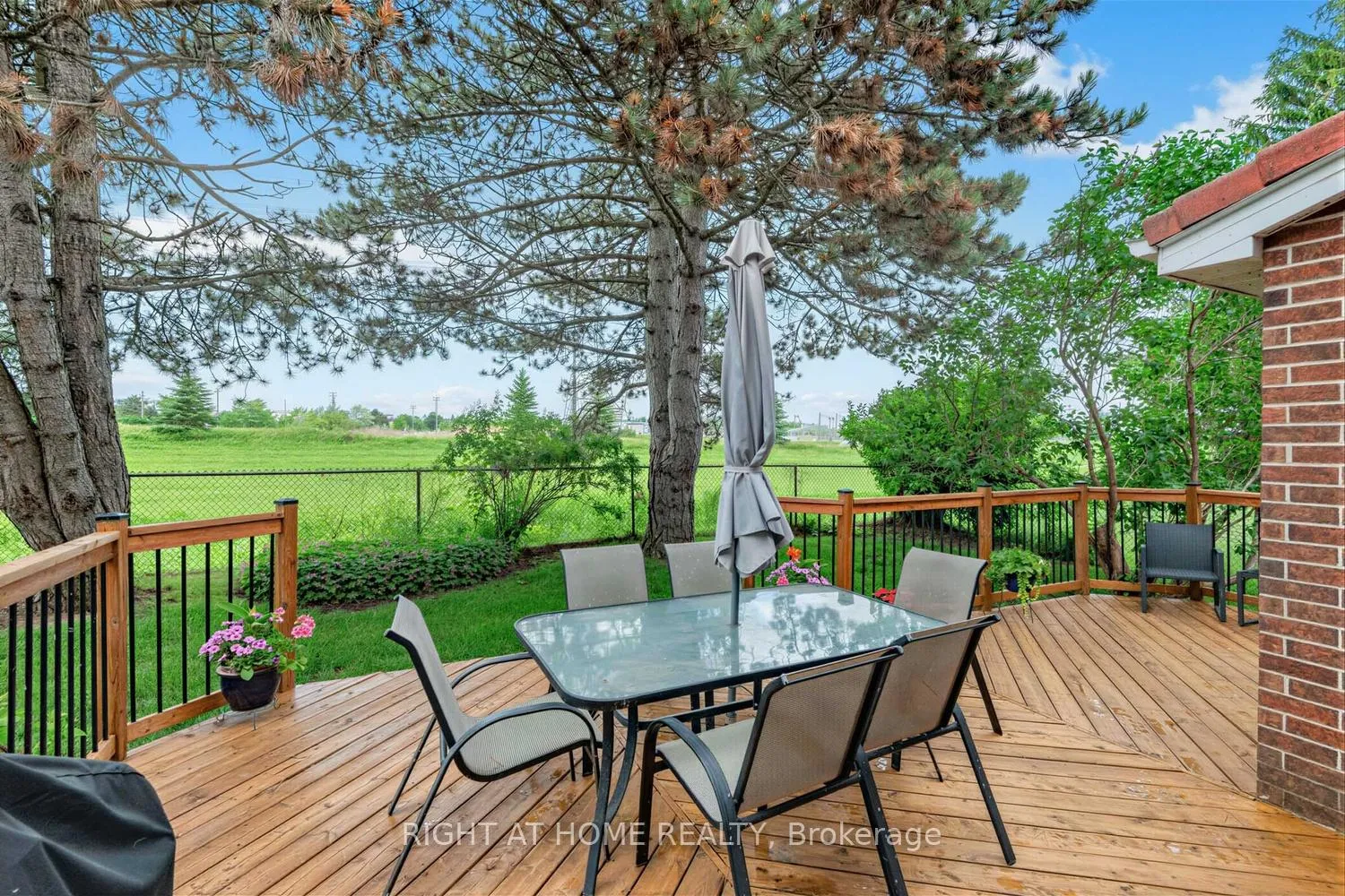 Photo 34 of 10 Parklawn Crescent, Markham, Thornlea — HOMEH
