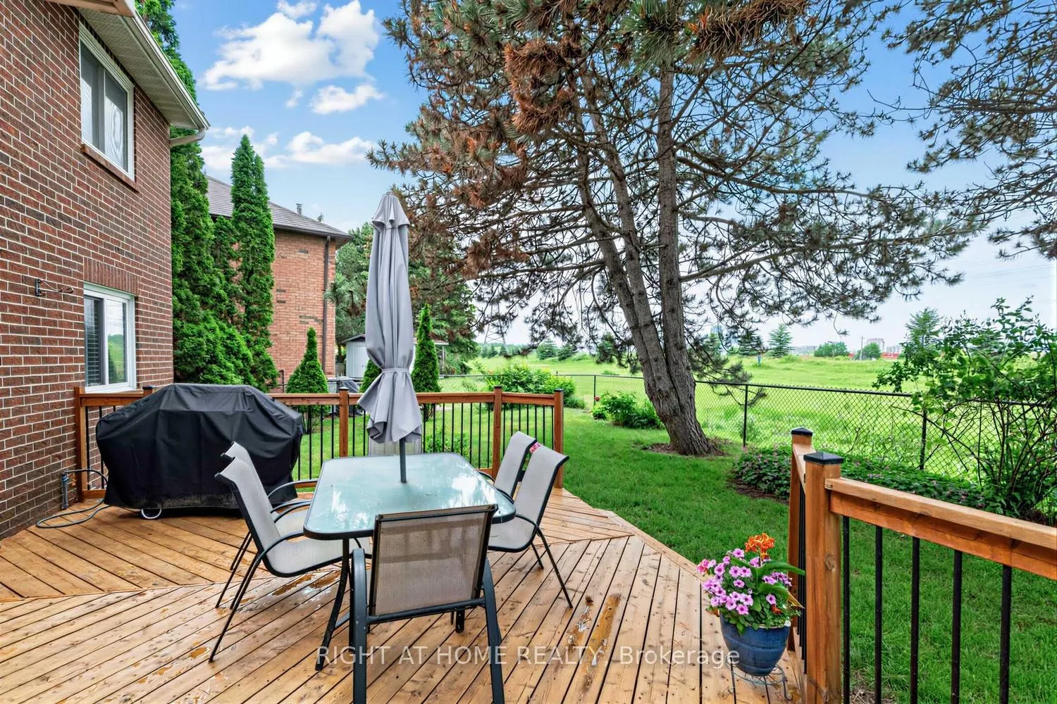 Photo 35 of 10 Parklawn Crescent, Markham, Thornlea — HOMEH