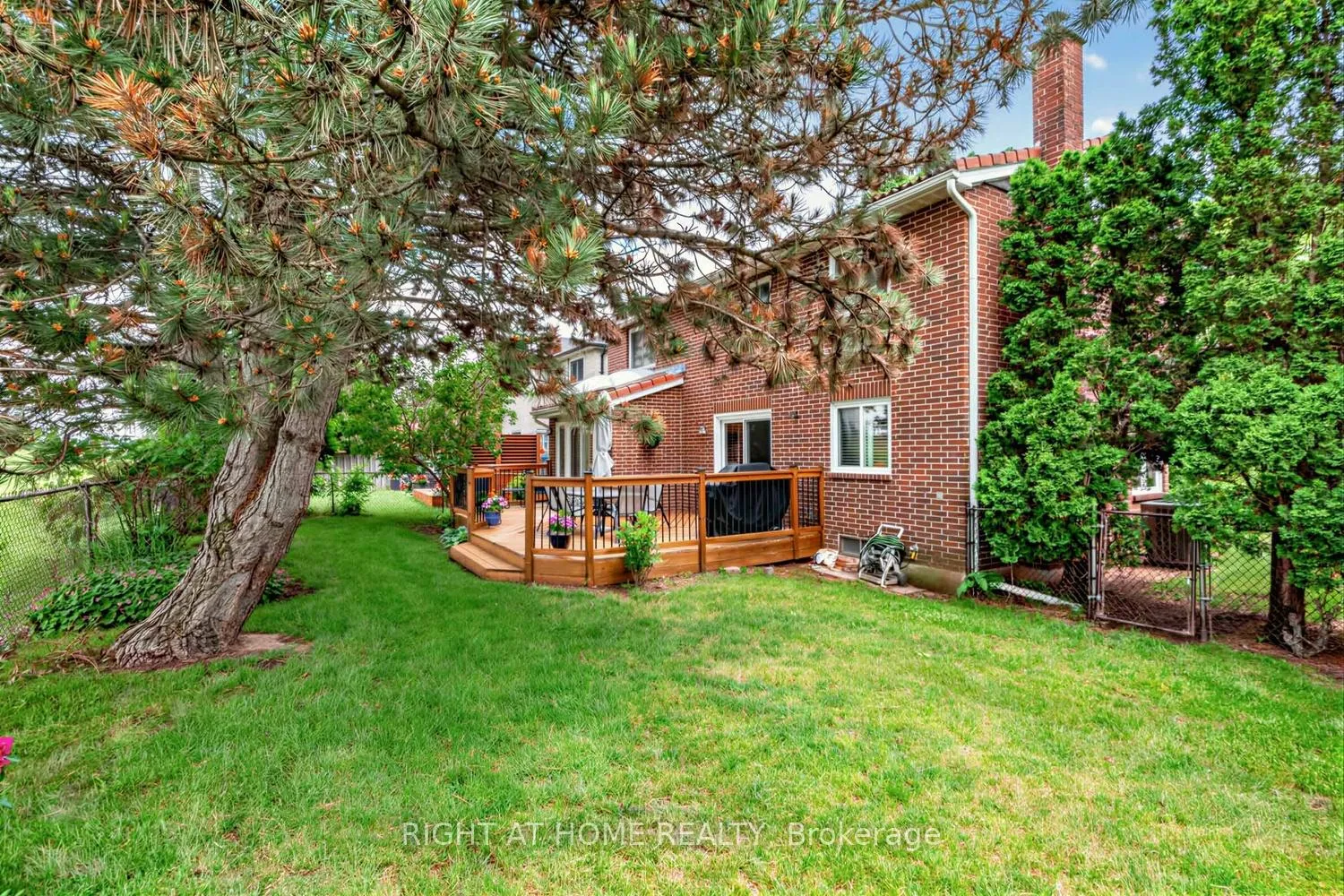 Photo 37 of 10 Parklawn Crescent, Markham, Thornlea — HOMEH
