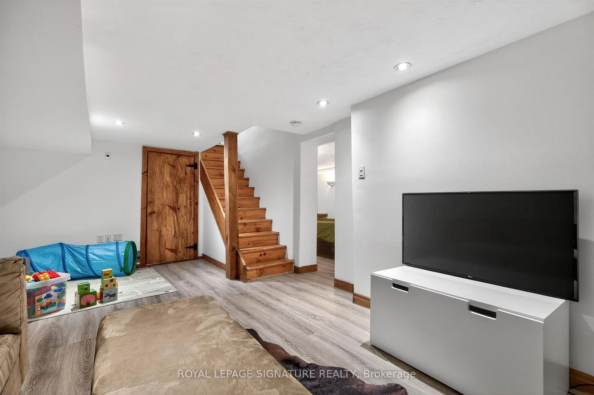 Photo 33 of 52 Dane Street, Kitchener — HOMEH