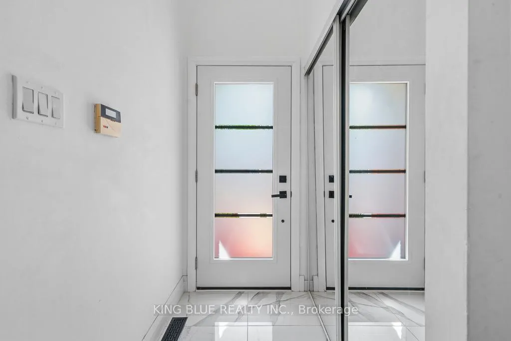 Photo 11 of 26 Lander Crescent, Vaughan, Patterson — HOMEH