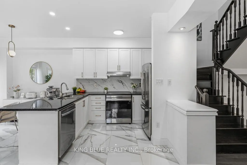 Photo 15 of 26 Lander Crescent, Vaughan, Patterson — HOMEH