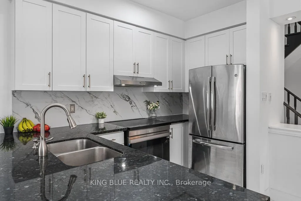 Photo 14 of 26 Lander Crescent, Vaughan, Patterson — HOMEH