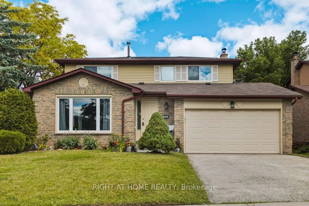 Photo 2 of 1033 Birchwood Drive, Newmarket, Gorham-College Manor — HOMEH