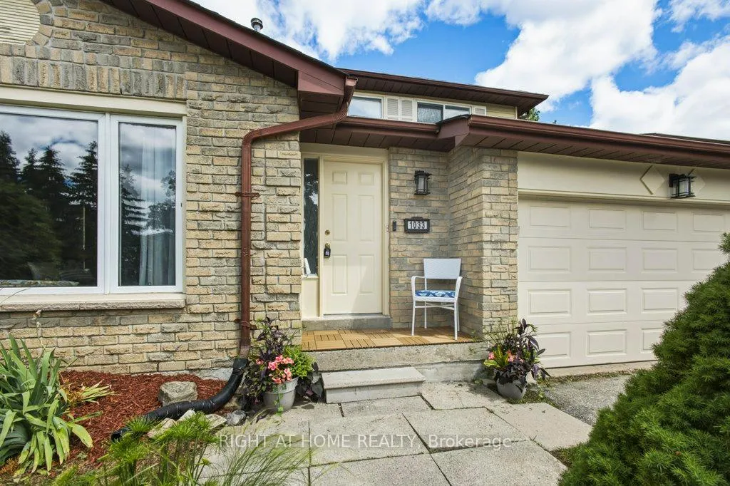 Photo 3 of 1033 Birchwood Drive, Newmarket, Gorham-College Manor — HOMEH