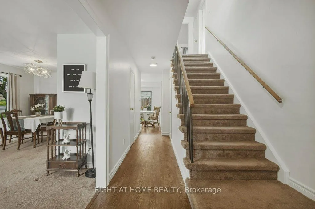 Photo 4 of 1033 Birchwood Drive, Newmarket, Gorham-College Manor — HOMEH