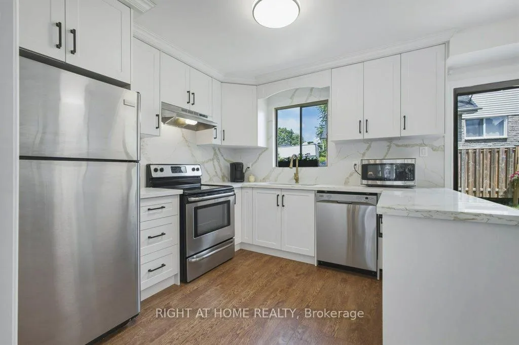 Photo 11 of 1033 Birchwood Drive, Newmarket, Gorham-College Manor — HOMEH