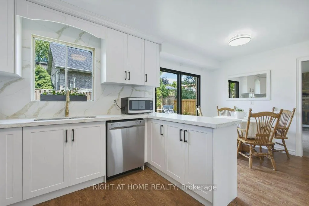 Photo 12 of 1033 Birchwood Drive, Newmarket, Gorham-College Manor — HOMEH