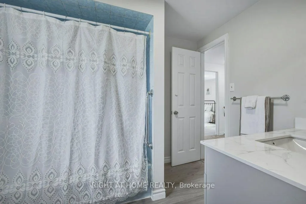 Photo 23 of 1033 Birchwood Drive, Newmarket, Gorham-College Manor — HOMEH