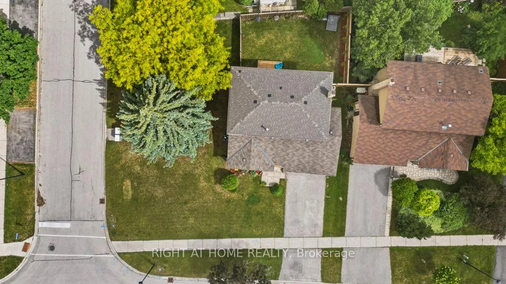 Photo 32 of 1033 Birchwood Drive, Newmarket, Gorham-College Manor — HOMEH