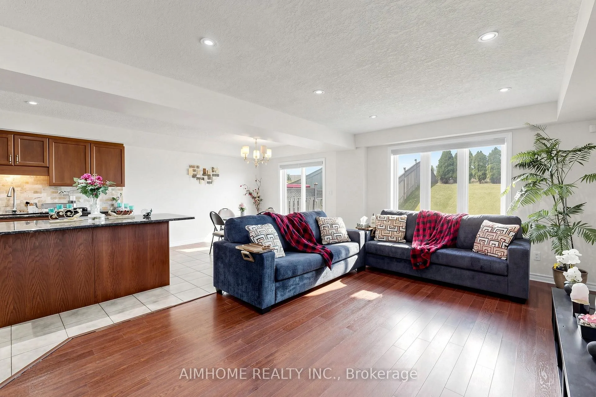 Photo 4 of 205 Huck Crescent, Kitchener, Highland West — HOMEH