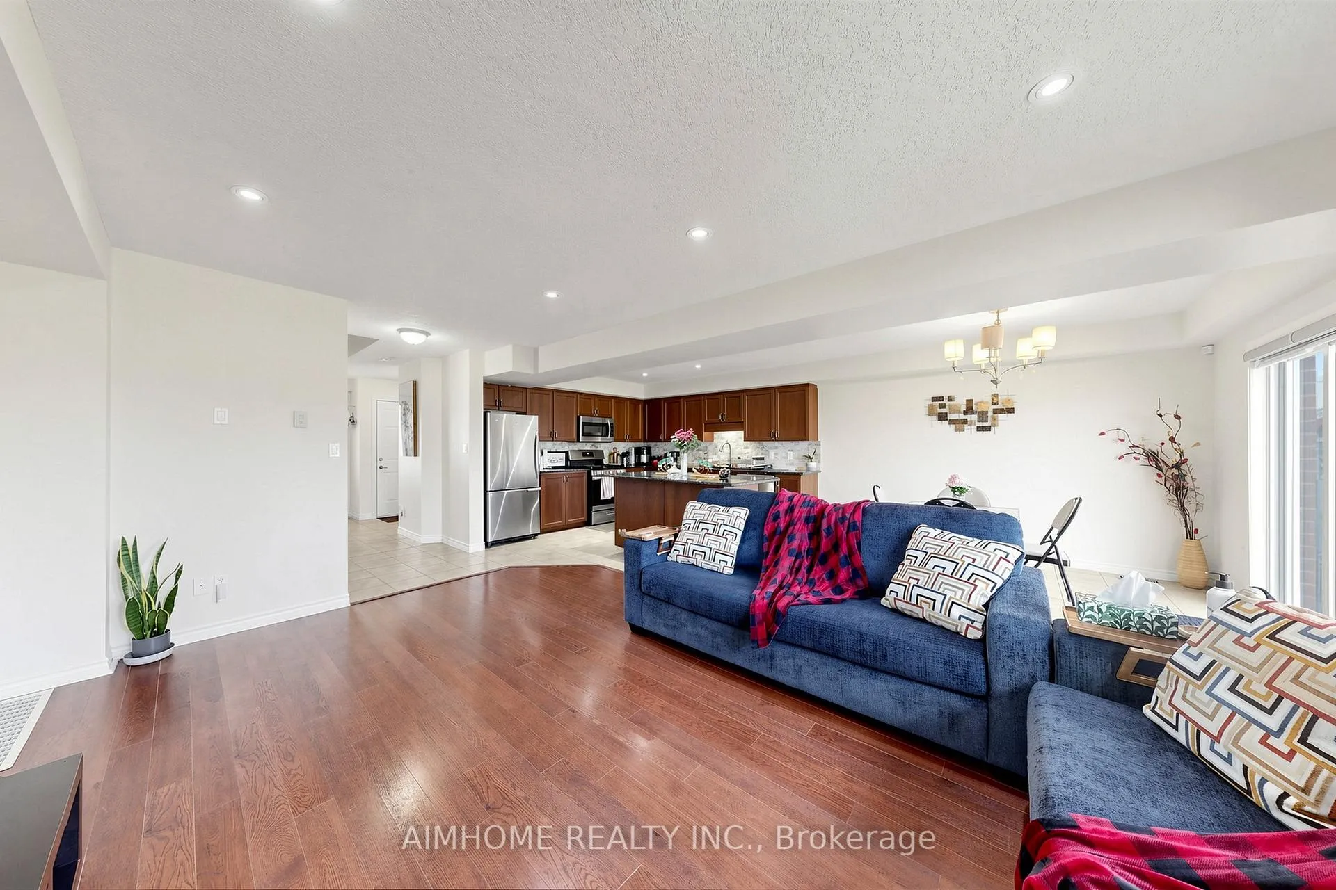 Photo 5 of 205 Huck Crescent, Kitchener, Highland West — HOMEH