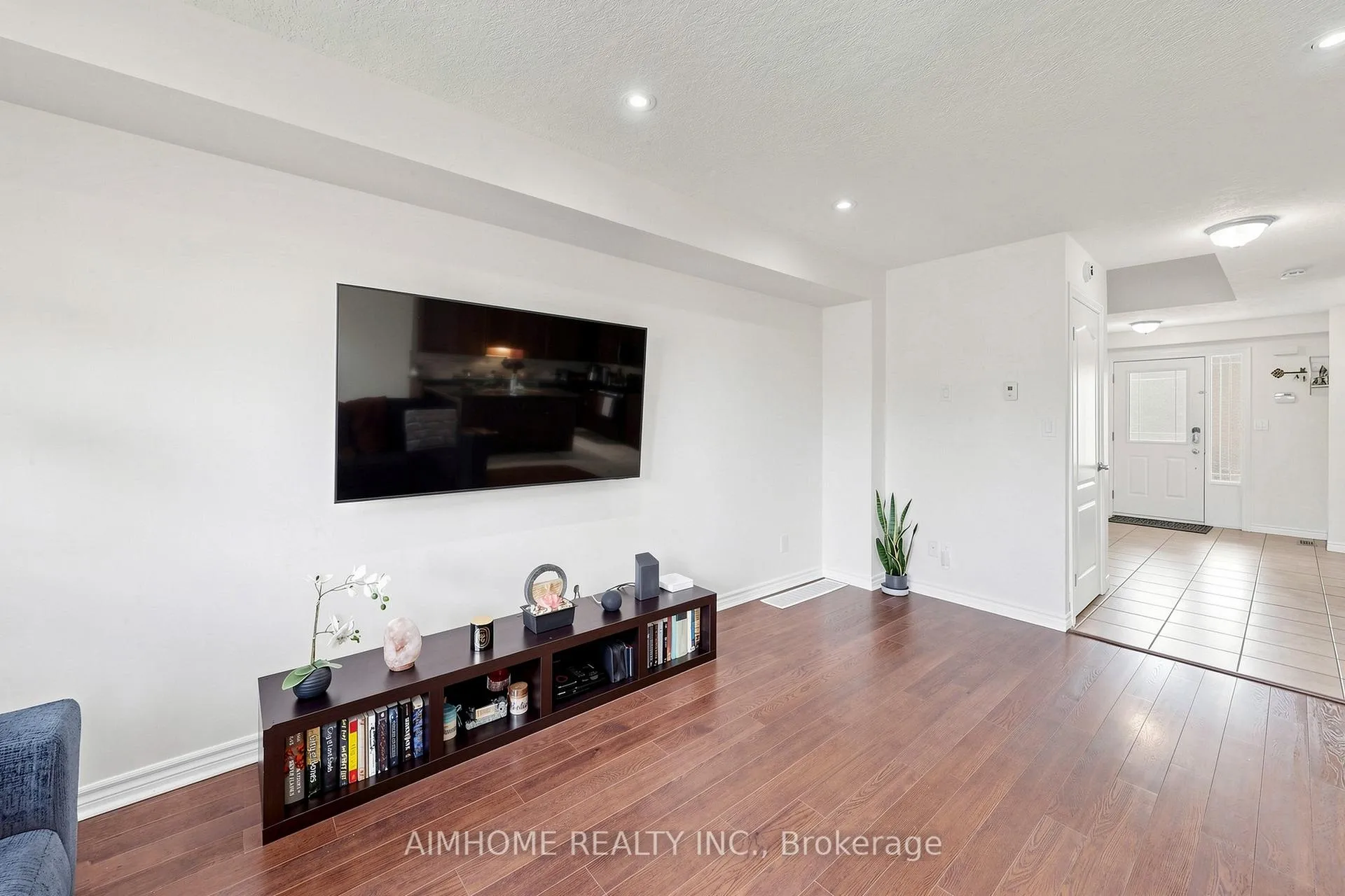 Photo 7 of 205 Huck Crescent, Kitchener, Highland West — HOMEH
