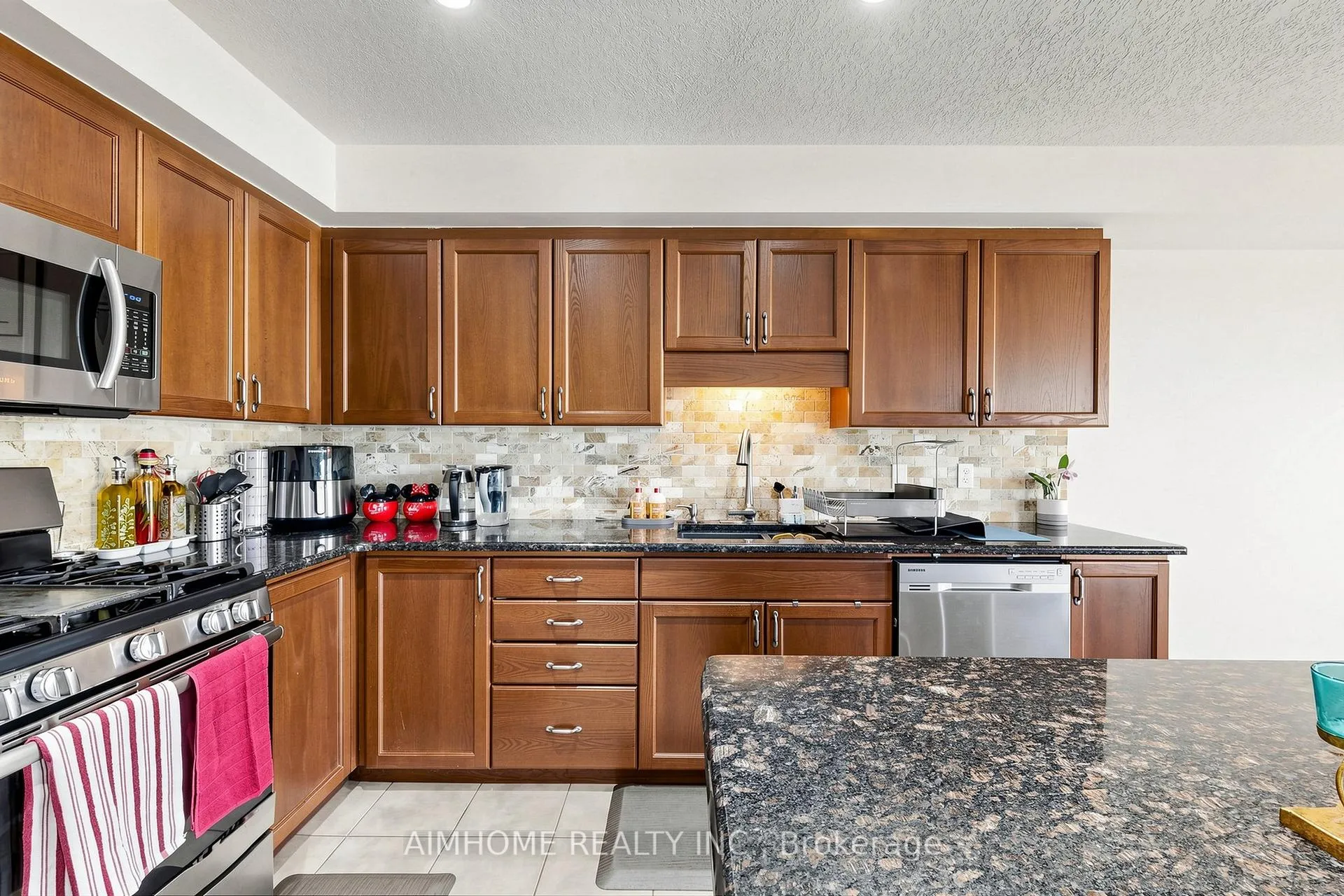 Photo 9 of 205 Huck Crescent, Kitchener, Highland West — HOMEH