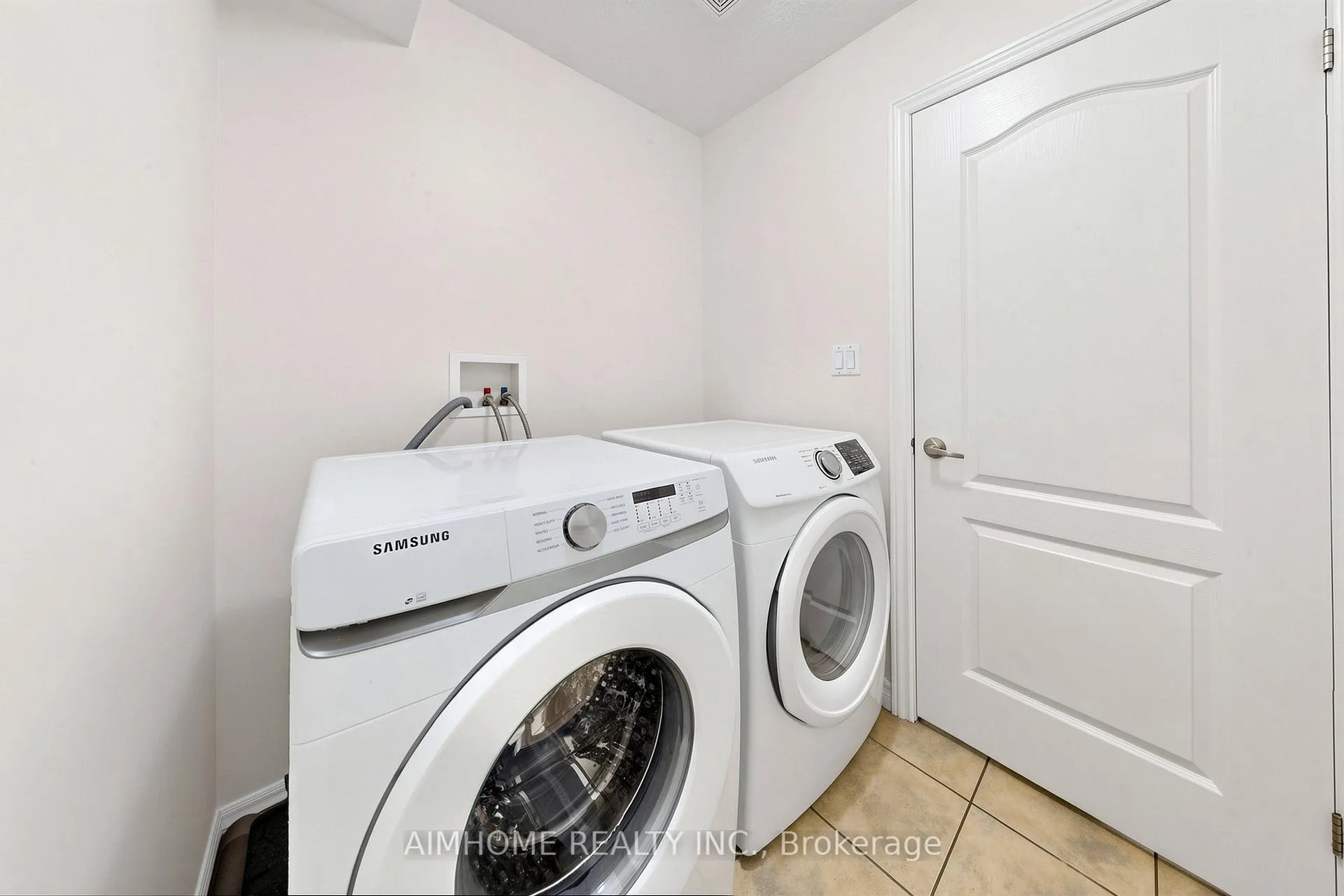 Photo 19 of 205 Huck Crescent, Kitchener, Highland West — HOMEH