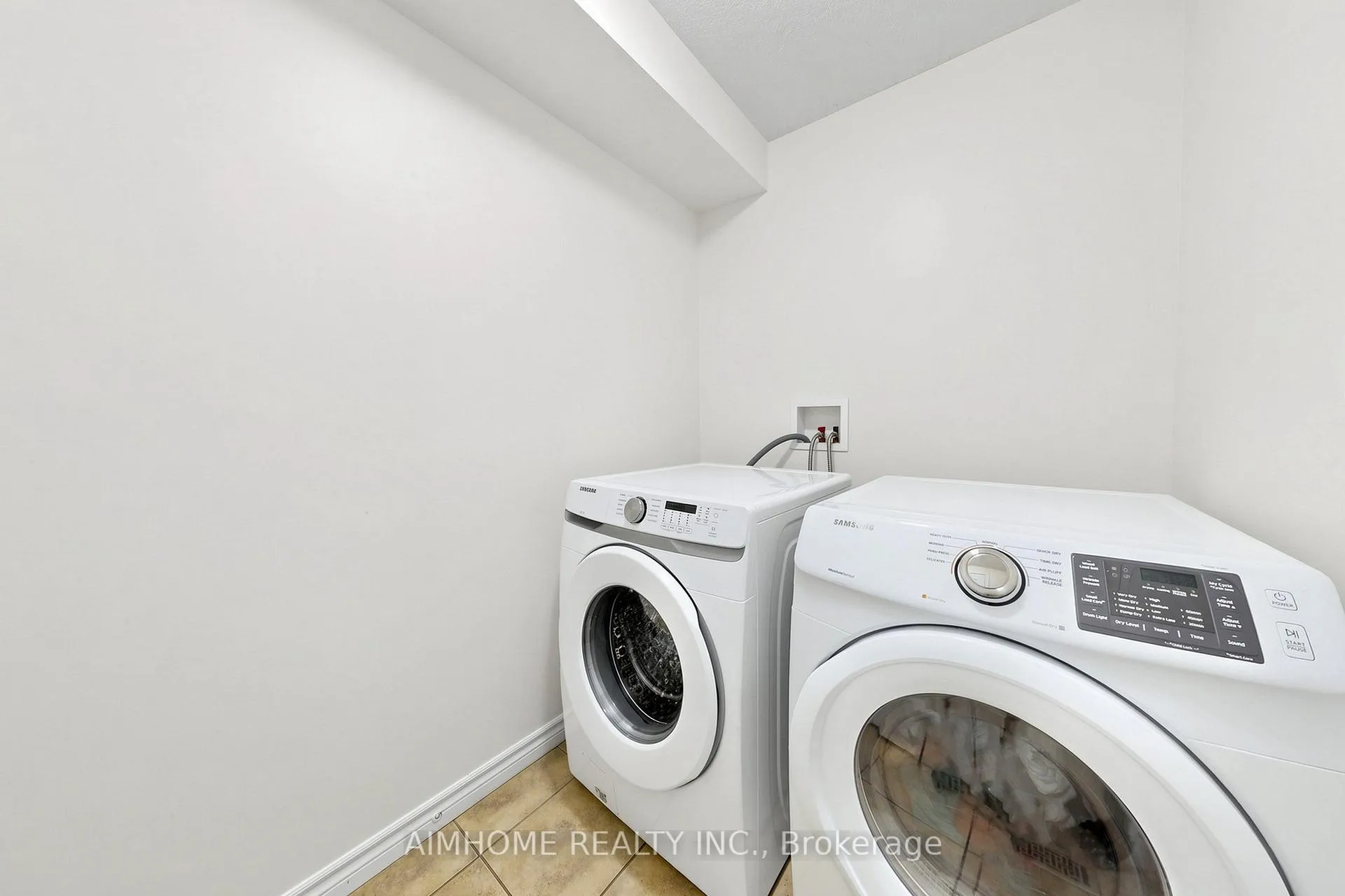 Photo 20 of 205 Huck Crescent, Kitchener, Highland West — HOMEH