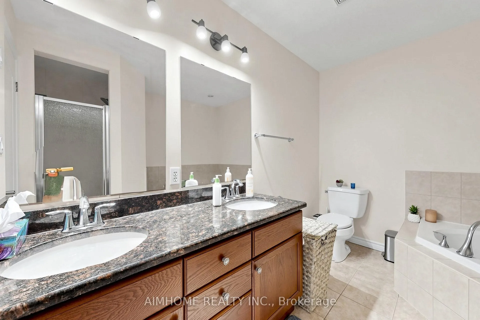 Photo 27 of 205 Huck Crescent, Kitchener, Highland West — HOMEH