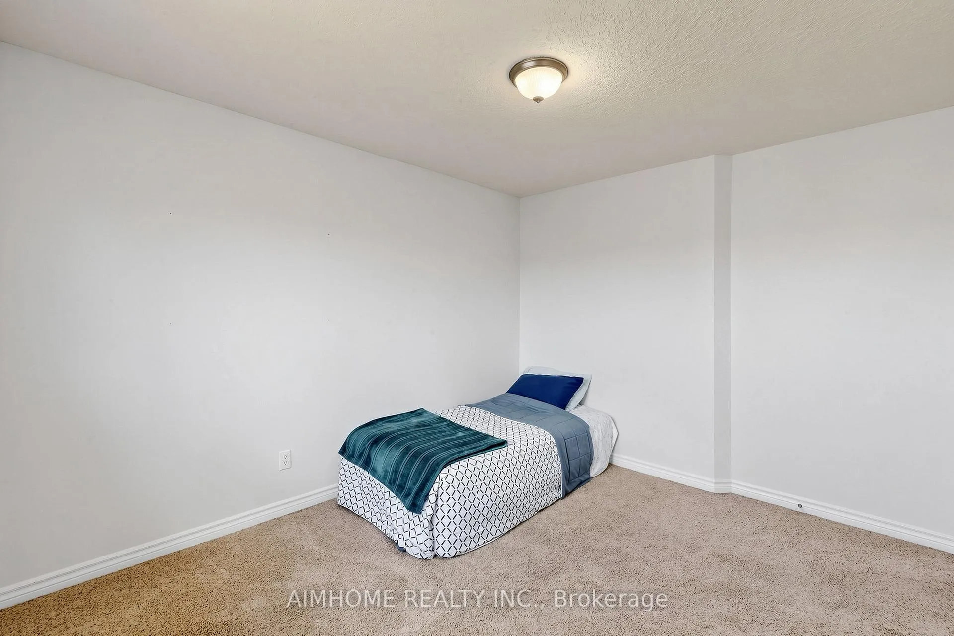 Photo 29 of 205 Huck Crescent, Kitchener, Highland West — HOMEH