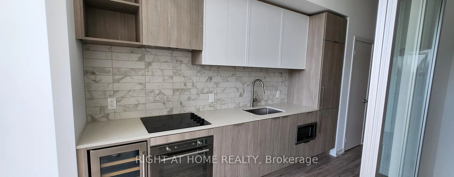 Photo 1 of Unit 209, 2020 Bathurst Street, Toronto, Humewood-Cedarvale — HOMEH