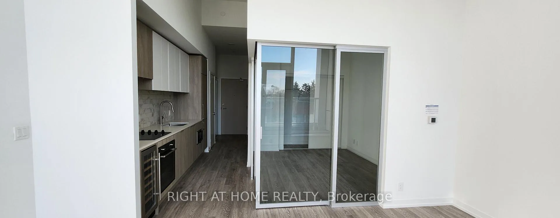 Photo 3 of Unit 209, 2020 Bathurst Street, Toronto, Humewood-Cedarvale — HOMEH
