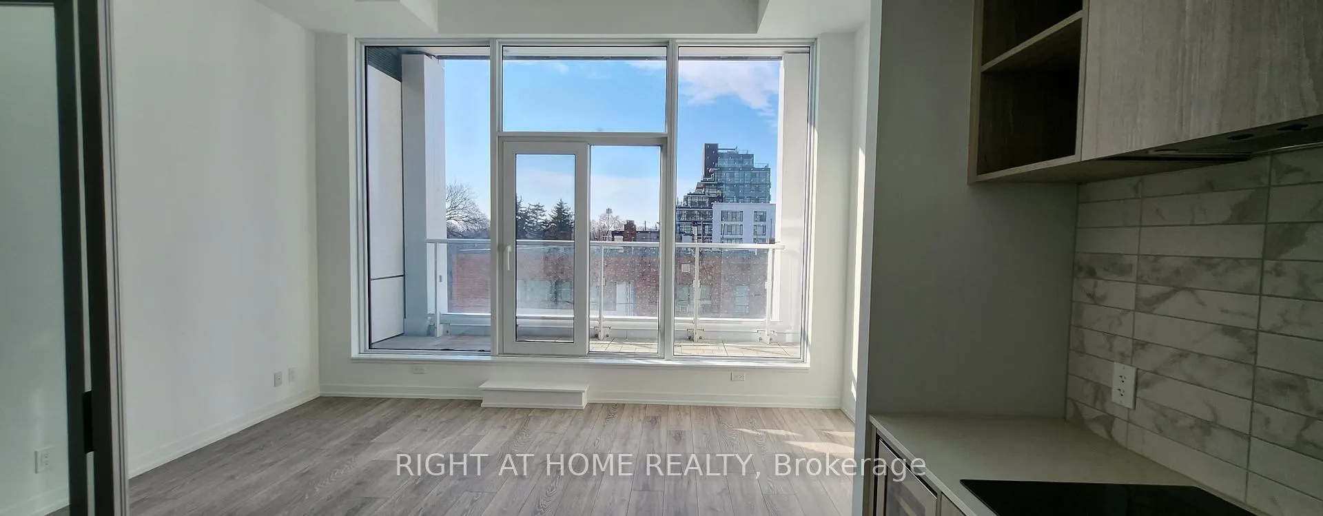 Photo 6 of Unit 209, 2020 Bathurst Street, Toronto, Humewood-Cedarvale — HOMEH