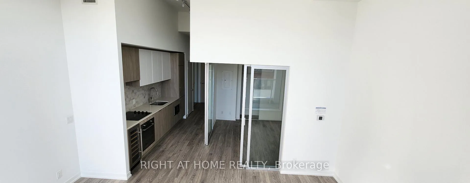 Photo 8 of Unit 209, 2020 Bathurst Street, Toronto, Humewood-Cedarvale — HOMEH