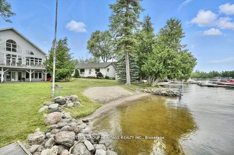 Photo 2 of 400 Front Street W, Kawartha Lakes, Bobcaygeon — HOMEH