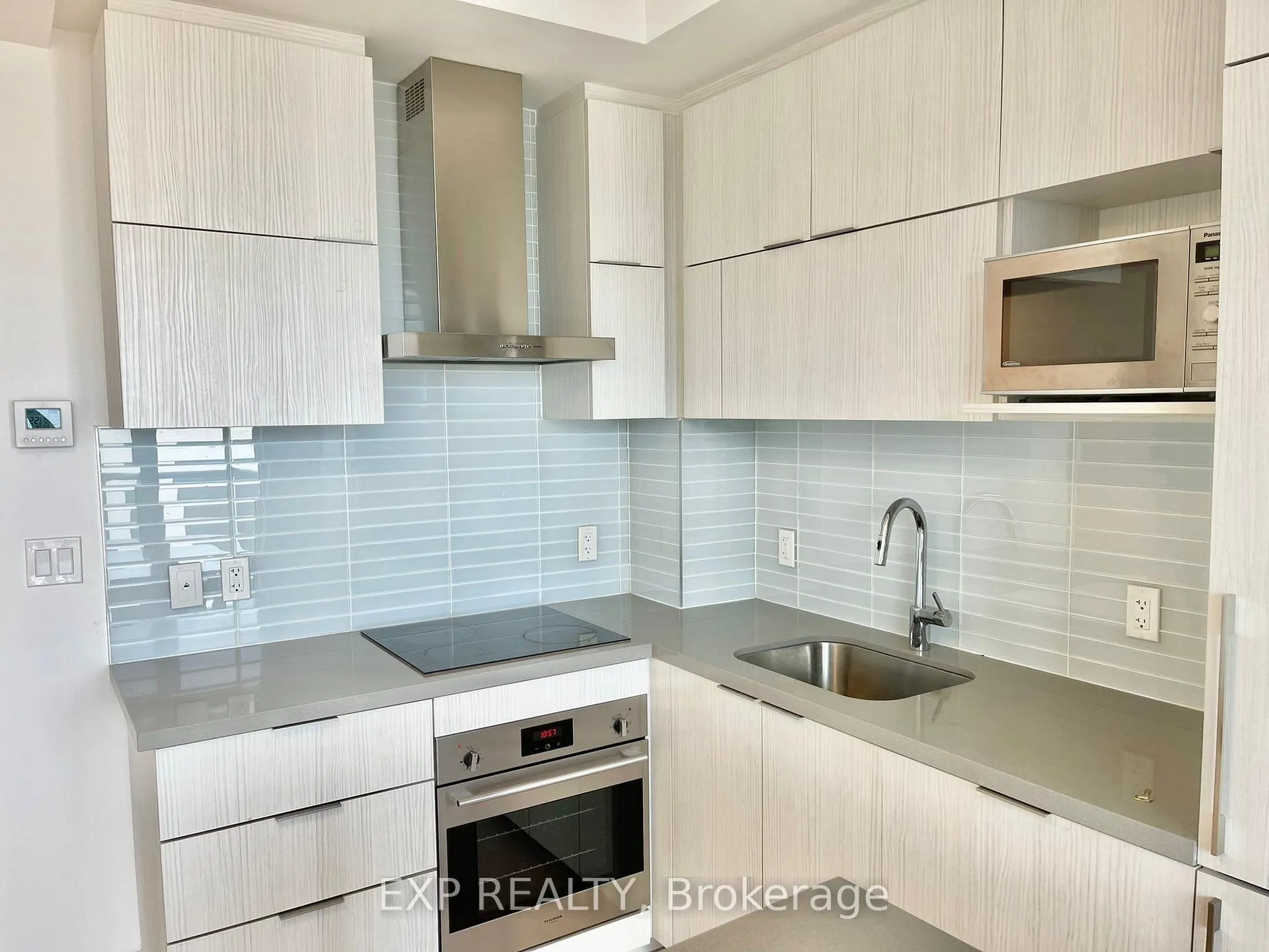 Photo 3 of Unit 1004, 10 Rouge Valley Drive W, Markham, Unionville — HOMEH