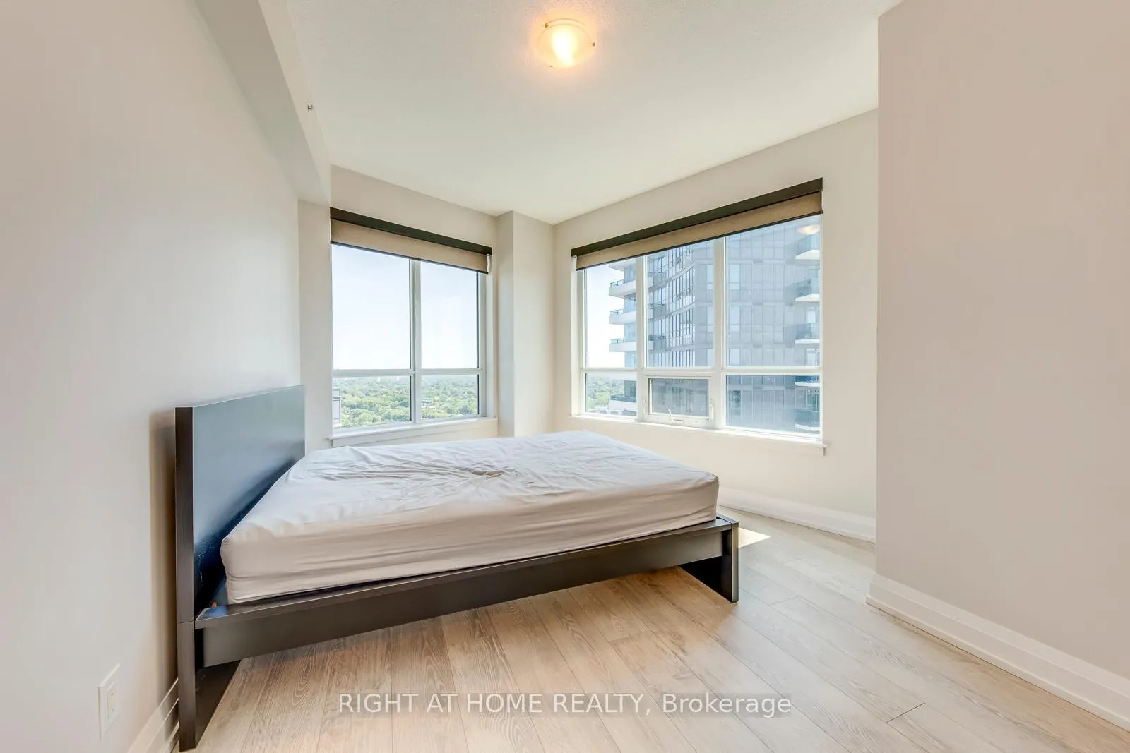 Photo 4 of Unit 2415, 7171 Yonge Street, Markham, Grandview — HOMEH