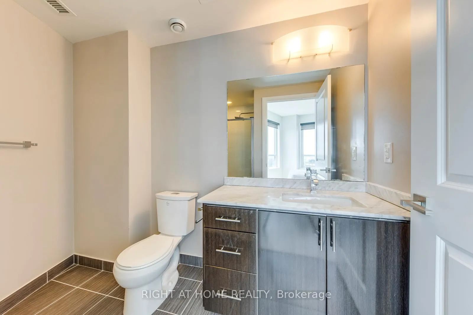 Photo 7 of Unit 2415, 7171 Yonge Street, Markham, Grandview — HOMEH
