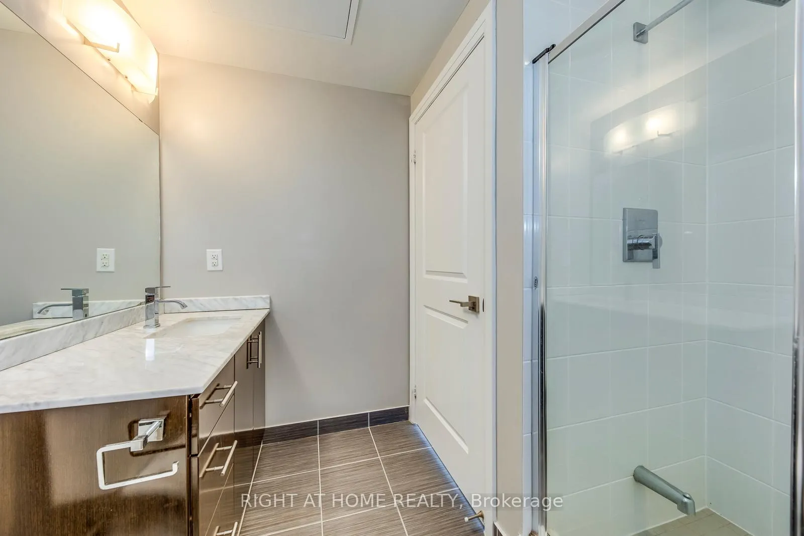 Photo 10 of Unit 2415, 7171 Yonge Street, Markham, Grandview — HOMEH