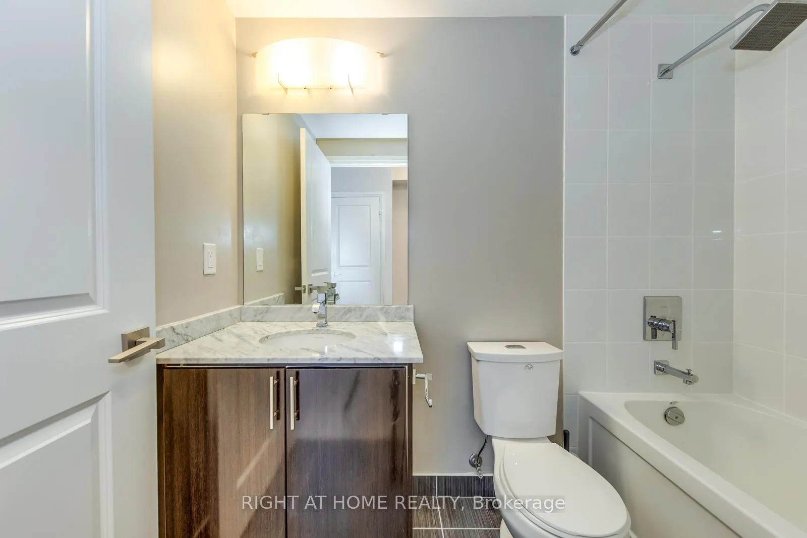 Photo 11 of Unit 2415, 7171 Yonge Street, Markham, Grandview — HOMEH