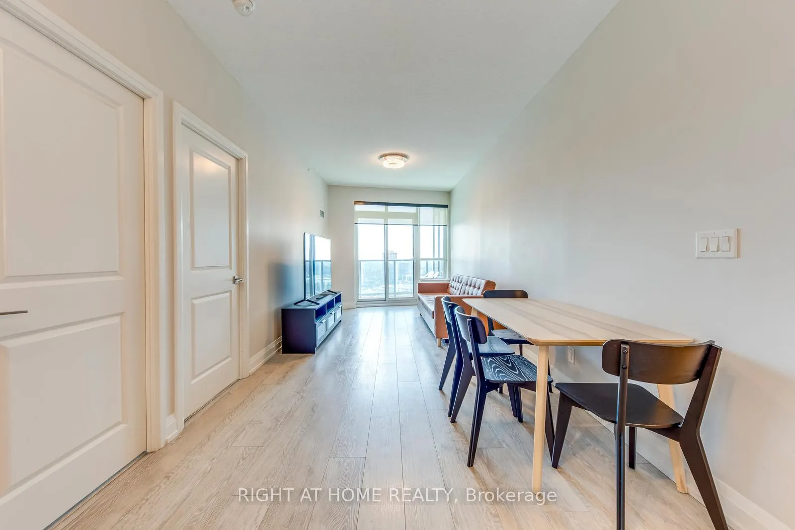 Photo 15 of Unit 2415, 7171 Yonge Street, Markham, Grandview — HOMEH