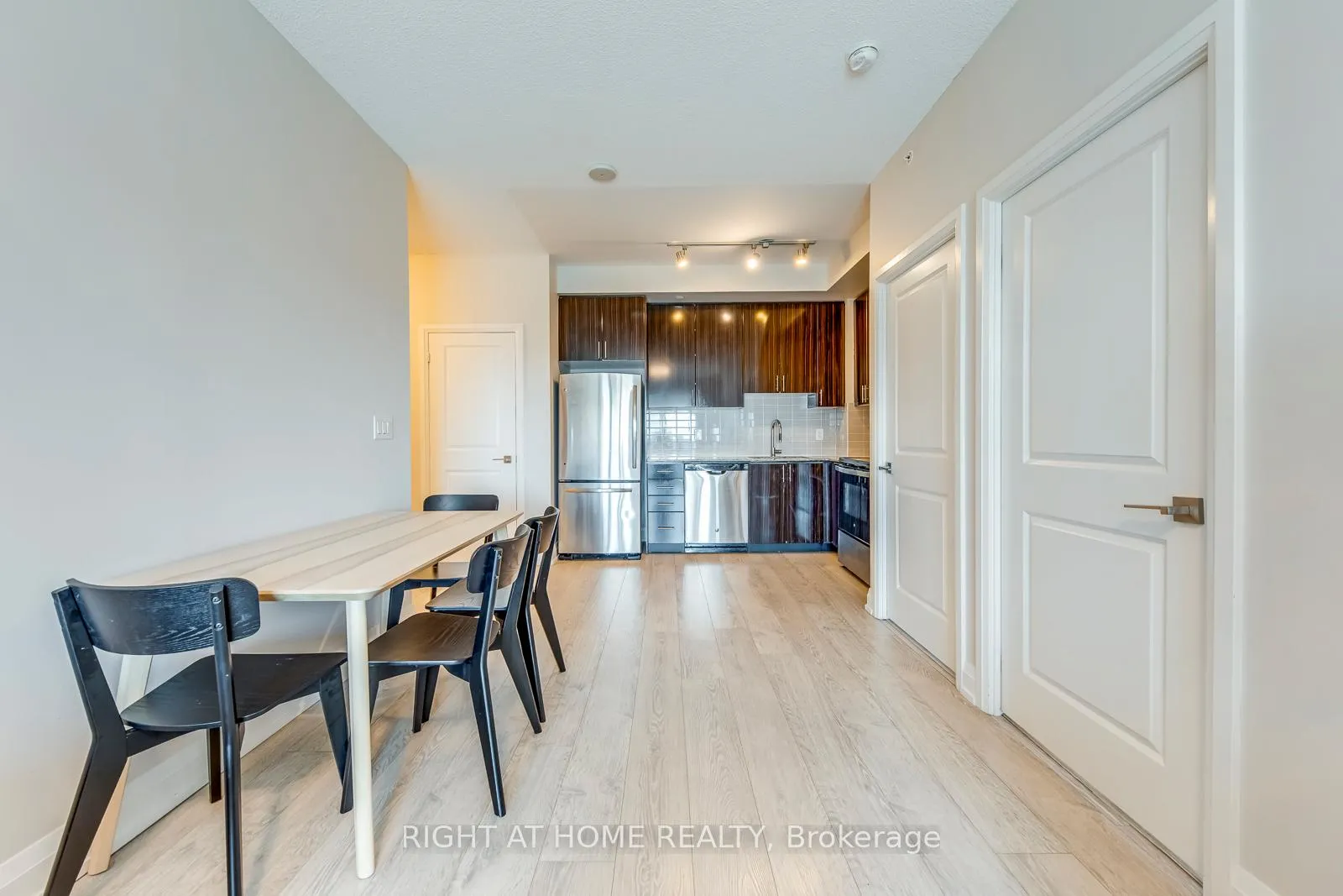 Photo 16 of Unit 2415, 7171 Yonge Street, Markham, Grandview — HOMEH