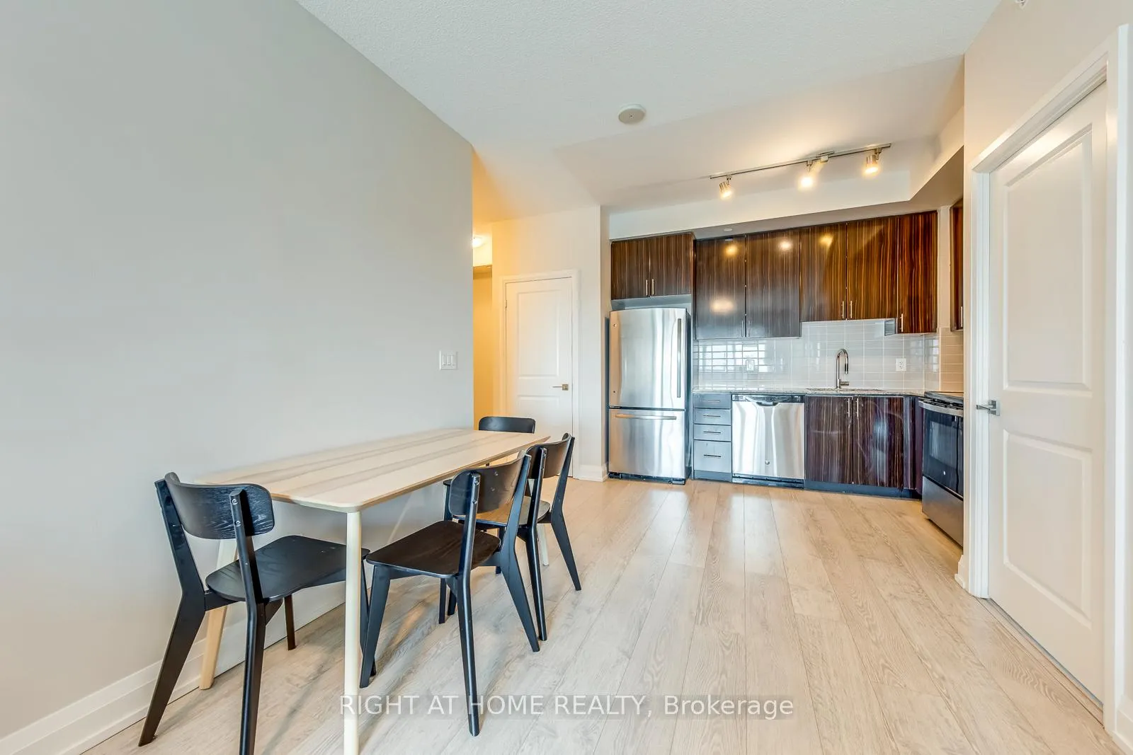 Photo 17 of Unit 2415, 7171 Yonge Street, Markham, Grandview — HOMEH