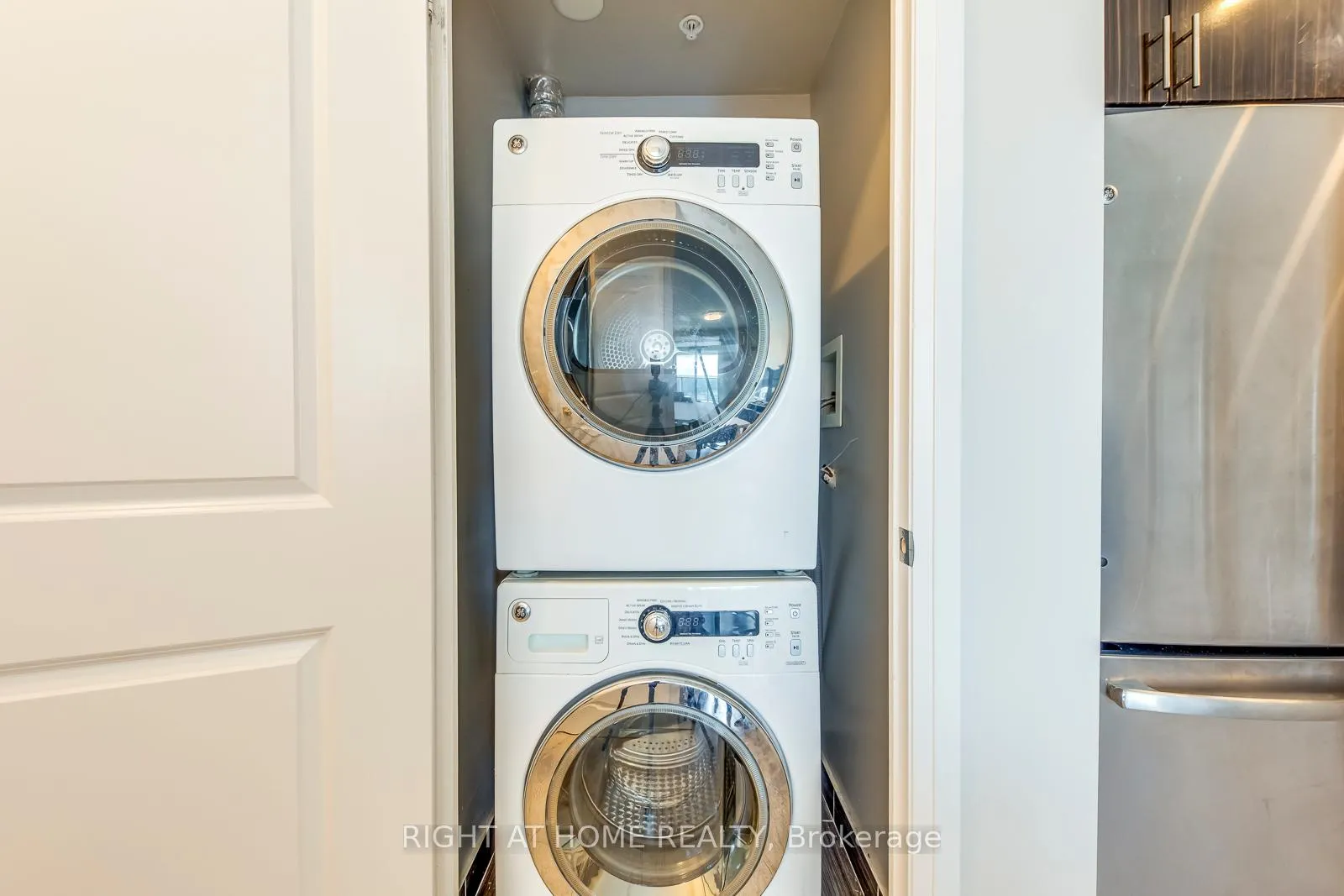 Photo 18 of Unit 2415, 7171 Yonge Street, Markham, Grandview — HOMEH