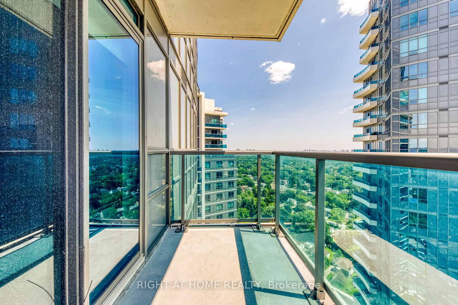 Photo 20 of Unit 2415, 7171 Yonge Street, Markham, Grandview — HOMEH