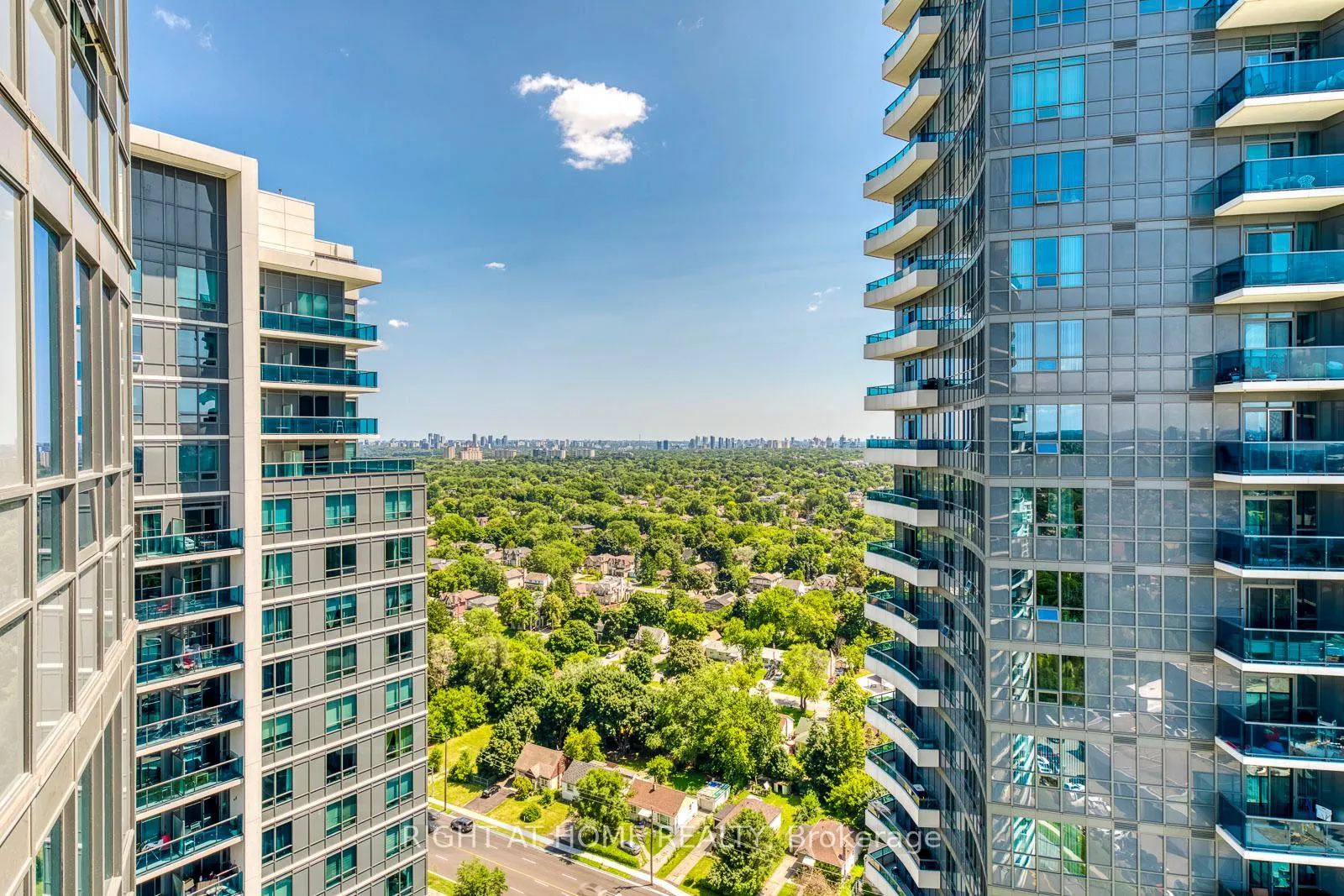 Photo 21 of Unit 2415, 7171 Yonge Street, Markham, Grandview — HOMEH