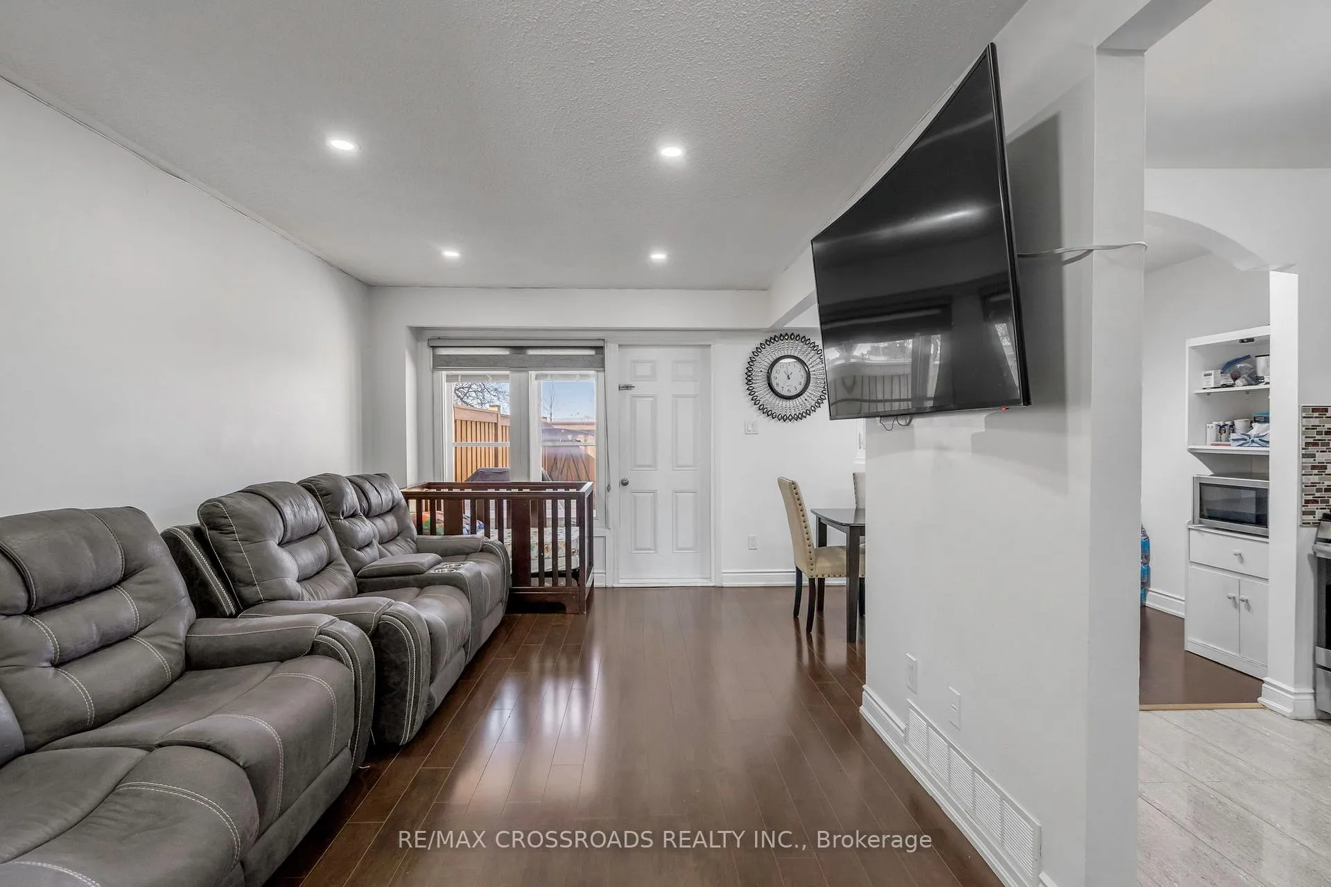 Photo 8 of Unit 12, 7450 Darcel Avenue, Mississauga, Malton — HOMEH